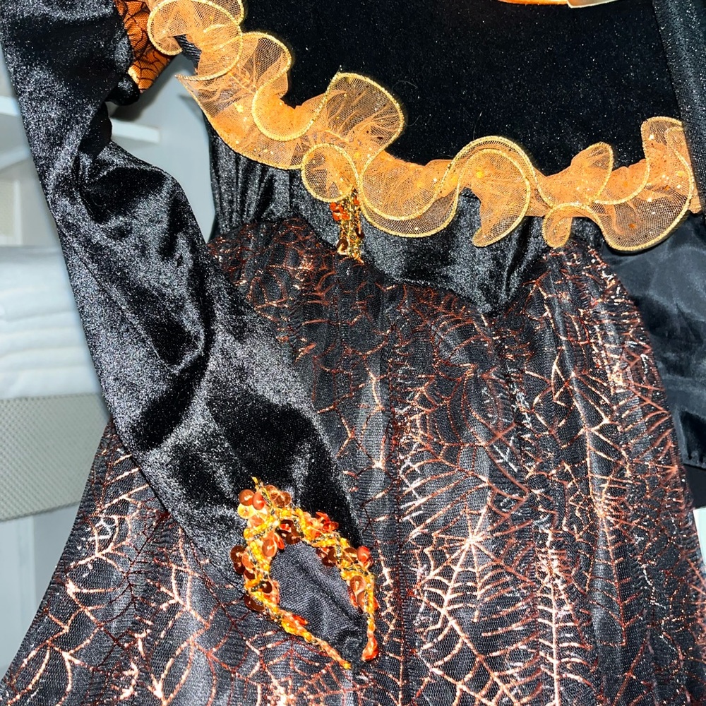 Beautiful Girls Witch Halloween Costume Size 10/12 Matching Hat & Broom